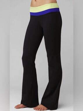 Lululemon Groove Pant Super High Rise Flare , yellow and blue waist . Size 10